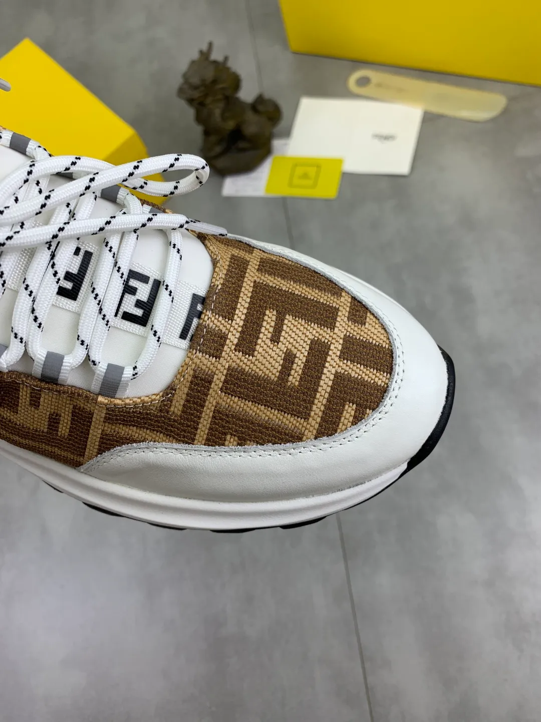 ​Men's shoes 💰P440 💰【New】Little monster 🆘 New FENDI 🕶️🕶️Simple routing effect, showing an elegant and cool driving shoe 🎬Using imported calfskin + first-layer pigskin lining🐂Excellent material🎬Detailed workmanship 🤗Comfortable foot feel➰➰. ​Pair it with any outfit to show your taste and temperament, low-key luxury ♻️Design ​simple and elegant ​noble and fashionable 🍃​Very loved and favored by trendy men 💓❤️Size: 38-44 (45 customized) 3️⃣ colors available